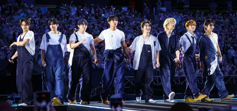 ចប់ CARATLAND លើកទី ១០ ក្រុម​ SEVENTEEN លាអ្នកគាំទ្រមួយរយៈ សន្យា ៣ ឆ្នាំក្រោយជួបគ្នា