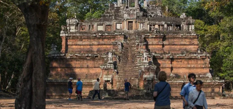 ស្ថាបត្យកម្ម​ផ្សារ​ភ្ជាប់​ប្រវត្តិសាស្ត្រ! ប្រាសាទភិមាន​អាកាស ធ្លាប់ជាកន្លែង «នាង​នាគ​ក្បាល​៩» រស់នៅ និងទីតម្កល់ សិវ​លិង្គ​មាស